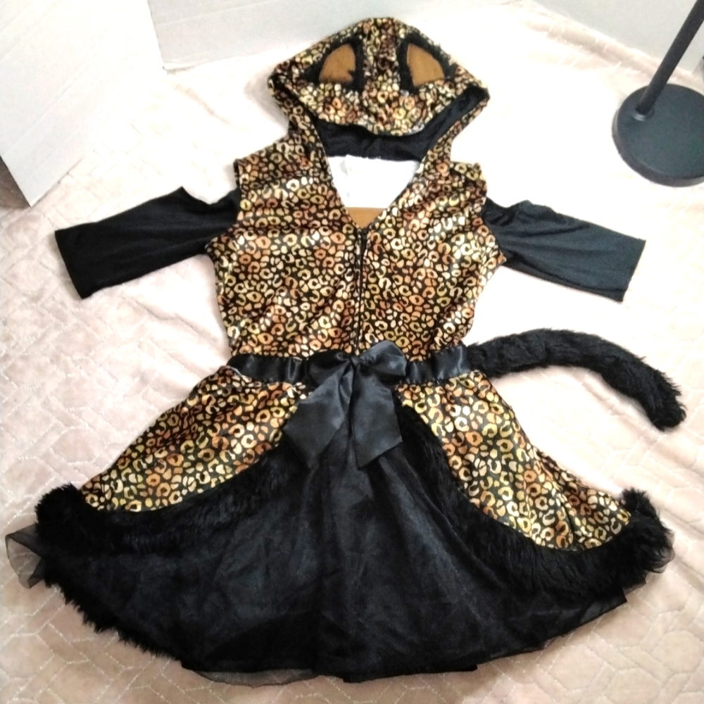 Child XL cat halloween costume with cut out shoulder detail and removable tail